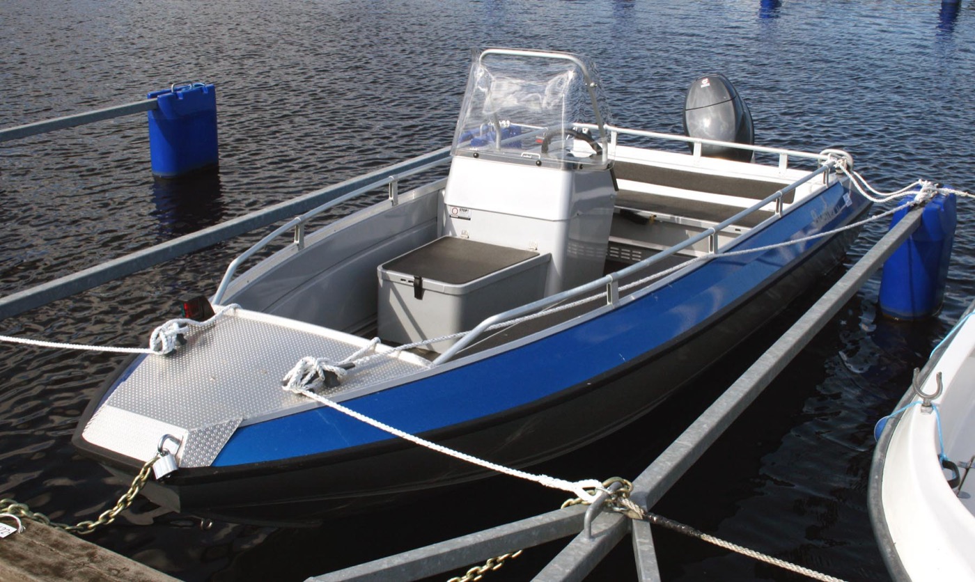 Angler 210 center console