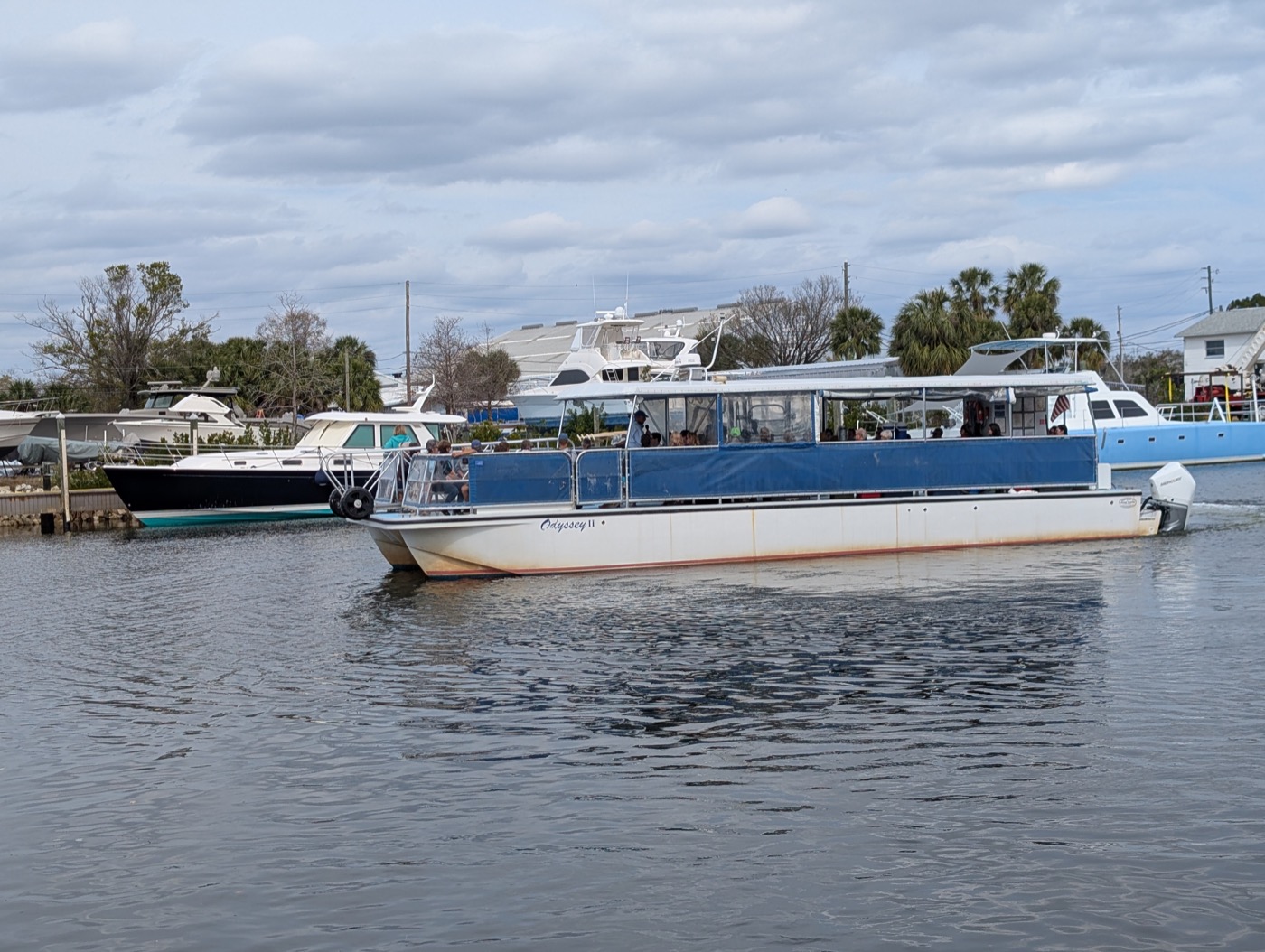 Harbor 20 pontoon